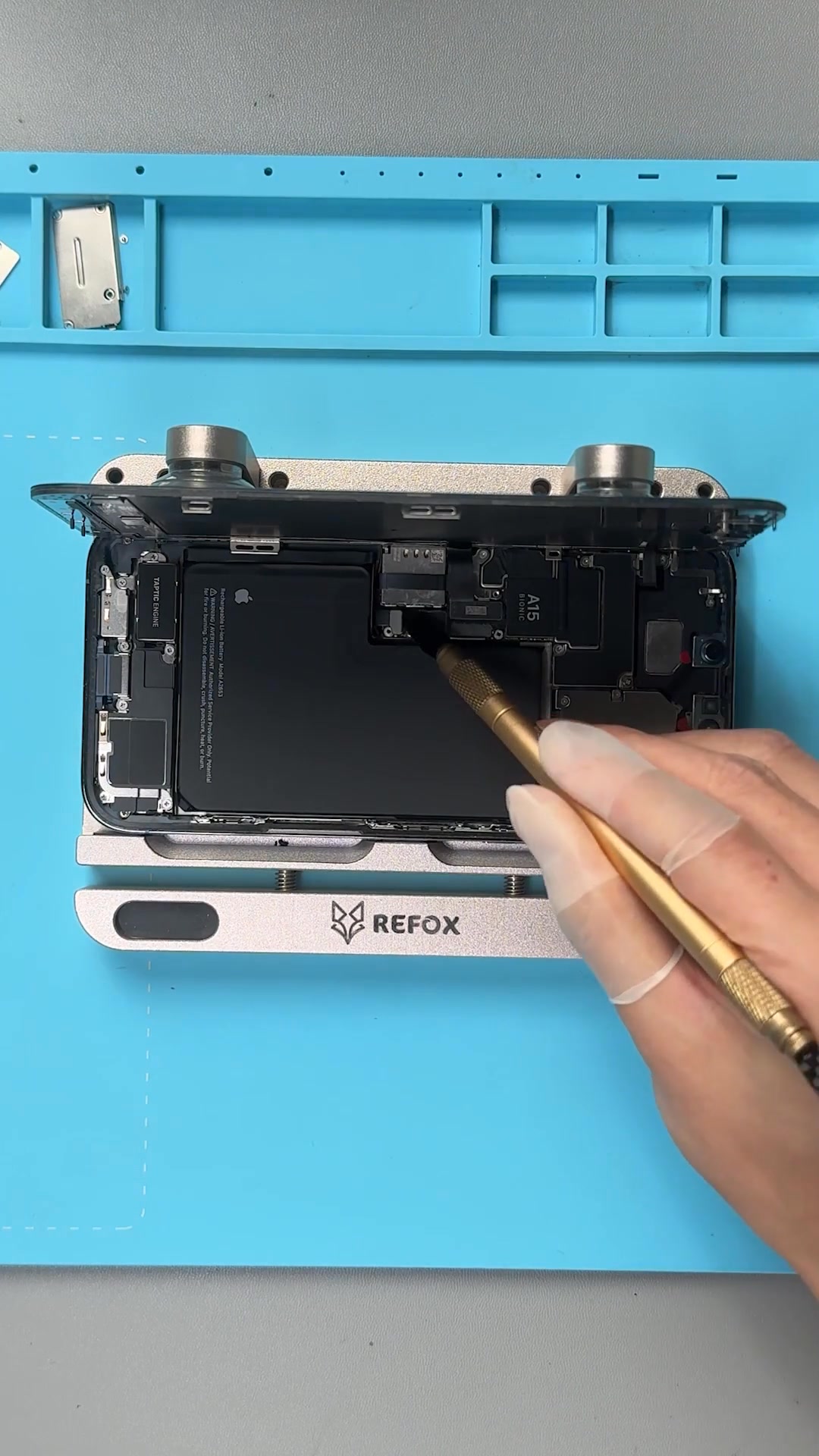 Another iPhone 13 Pro Max green screen repair case, the customer