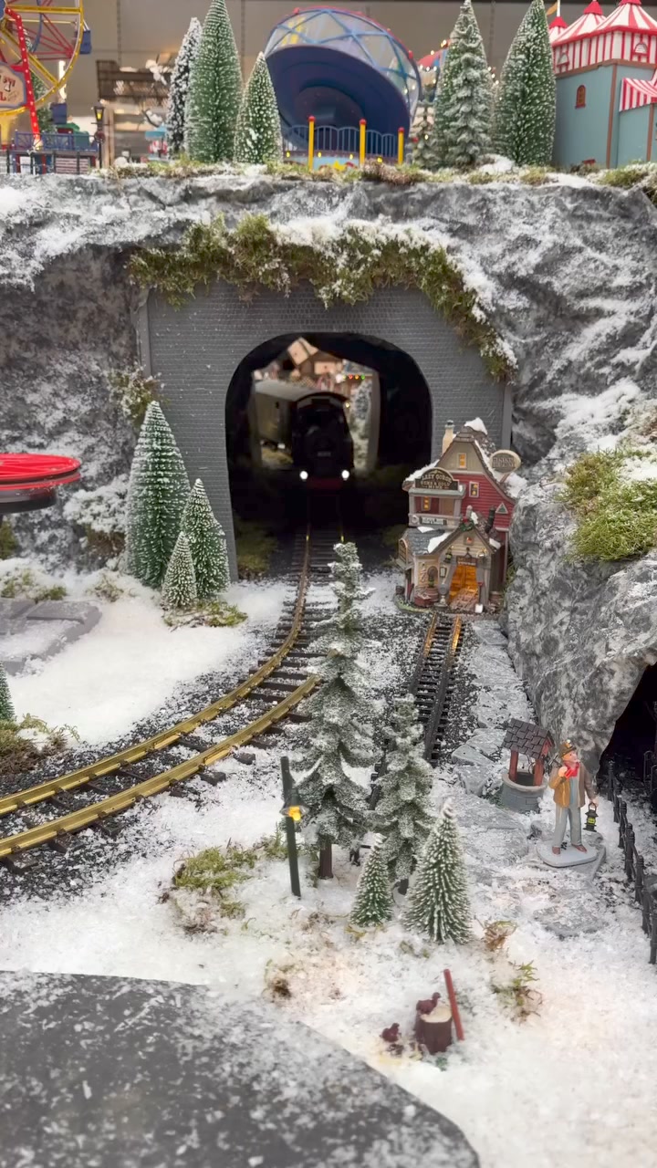 Department 56 Snow Village Cathedral Church was introduced in Dec