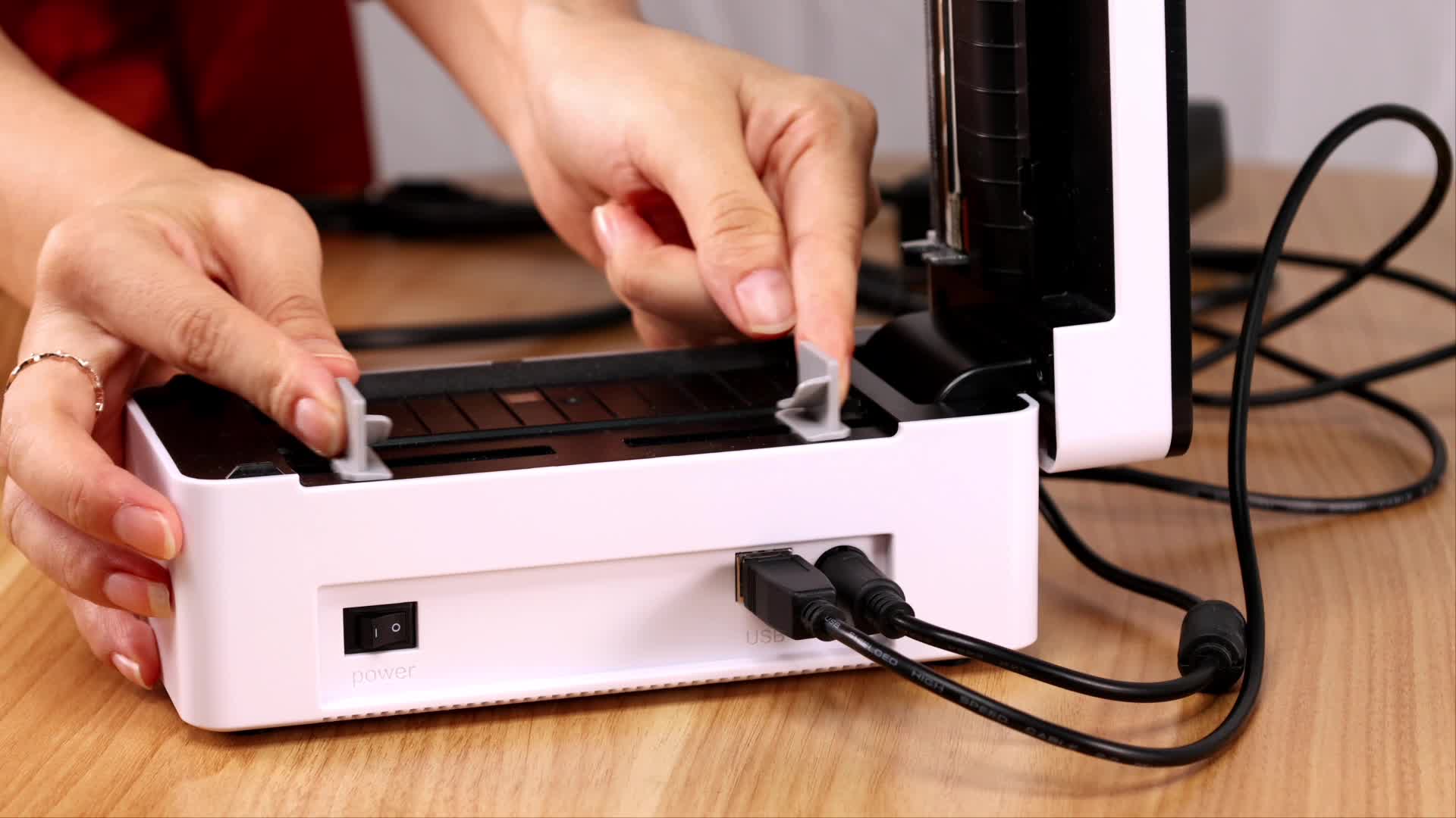 How to Use a Label Printer 1.Connecting the Lamtetur Label Printer to ...