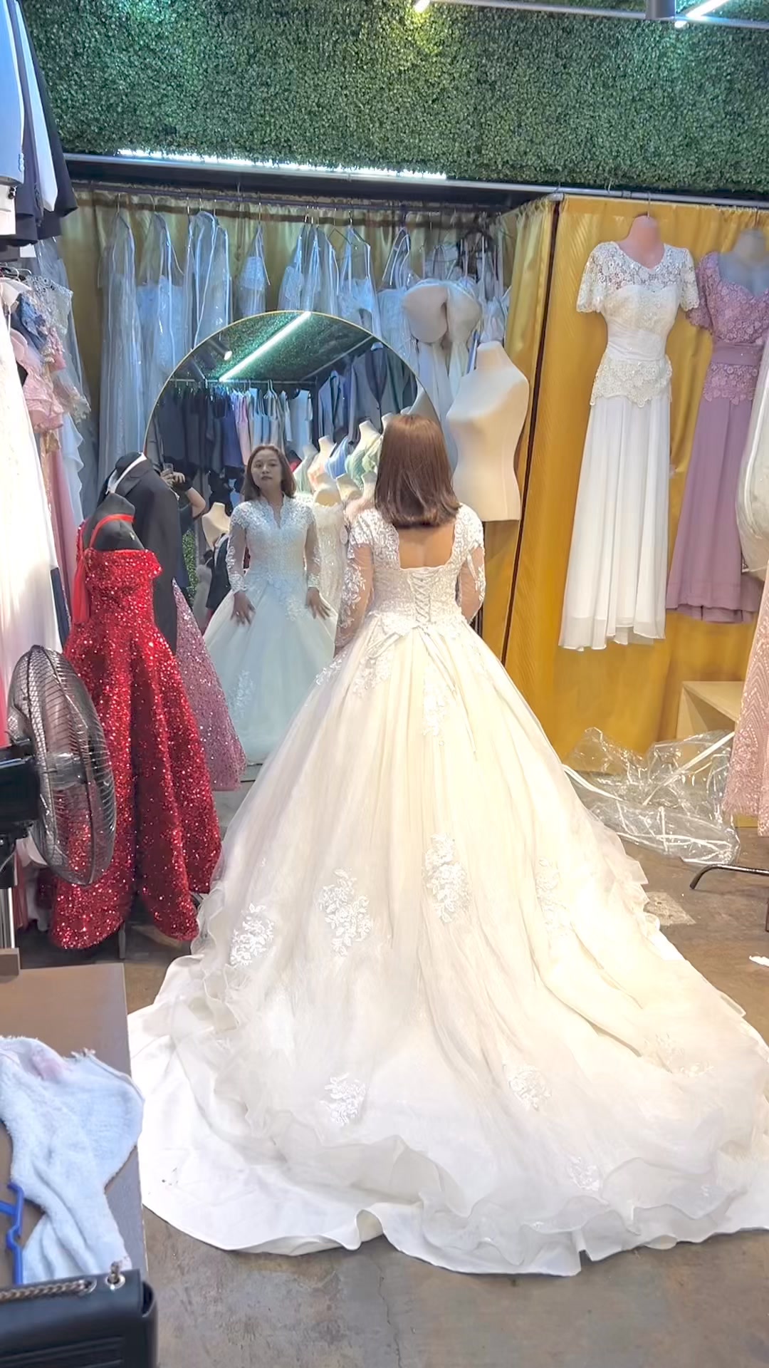 Lovely 💐 our Kate Middleton wedding gown design 🤍🤍🤍#Promdress #JSProm # #debut #suitph #suitandtieph #weddingph #filipiniana #debutph #ballgown #eveninggownphotoshoot #modernfilipiniana #brideph 