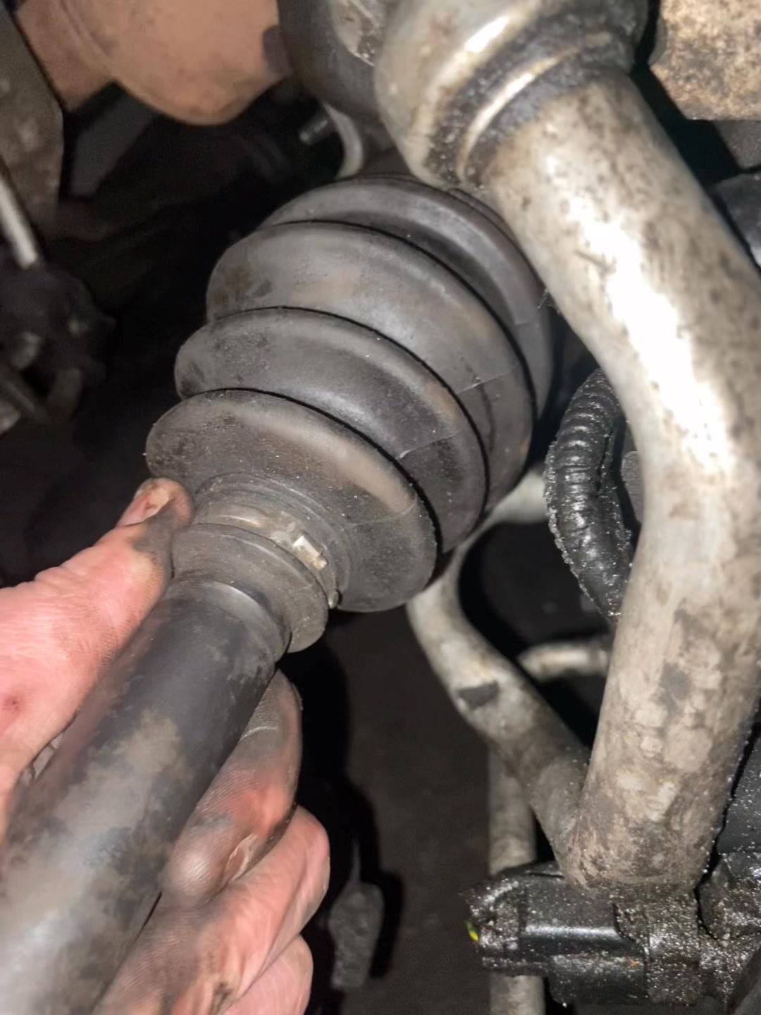 Front Driveshaft For Ford Focus MK1 1.6 & 2.0 – Nearside (New) J&R Brand, Direct Fit