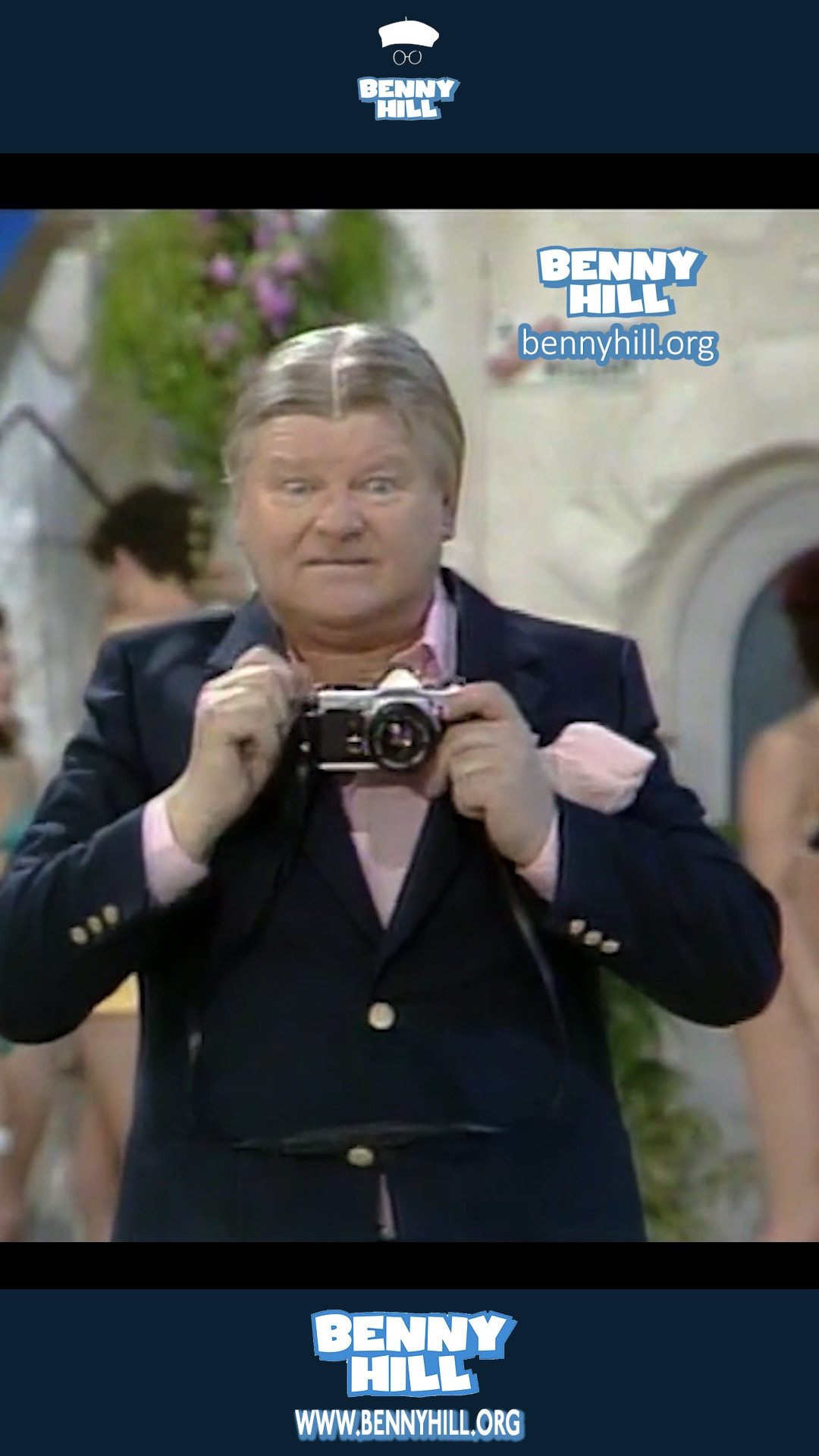 Who remembers the #70s and #80s ? Look at the camera and say cheese! 📸😲 ...