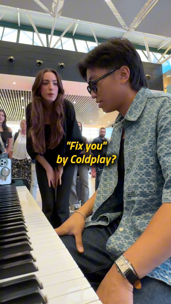 A magical moment at the airport 😍 I was playing at Roma airport and ...