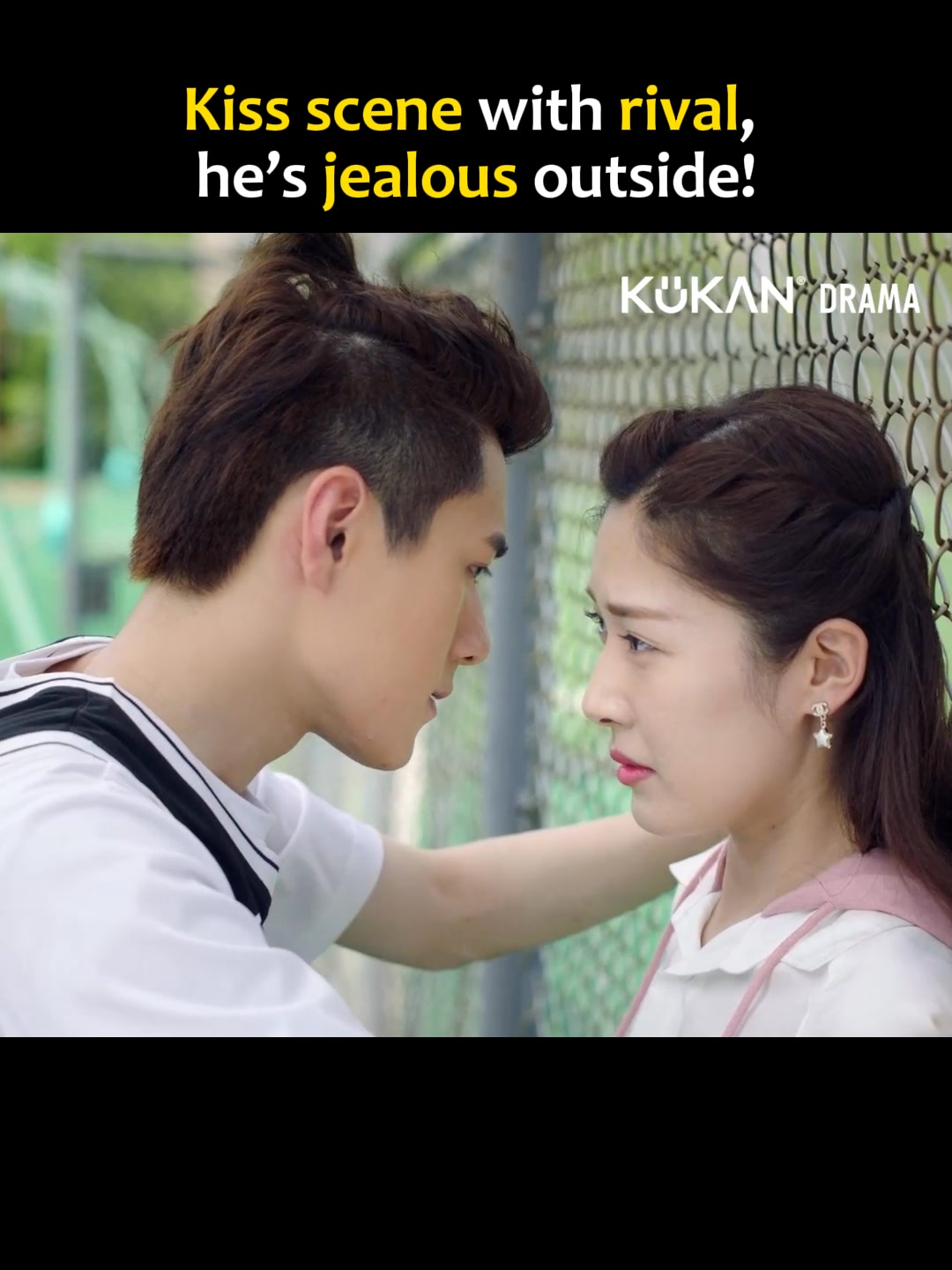 Visiting his girlfriend… but catches her kissing his rival, jealous! 探班 ...