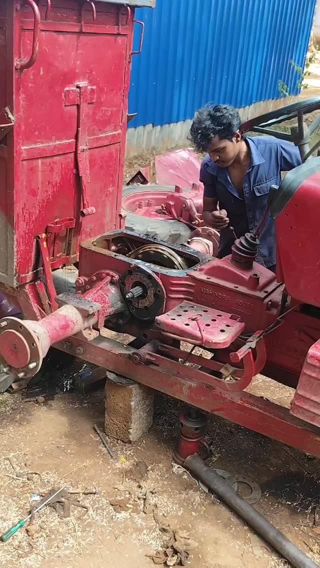 Tractor works🚜...... #tracter_lover🚜 #tractormechanic🧑‍🔧🧑‍🔧 #workshop # ...