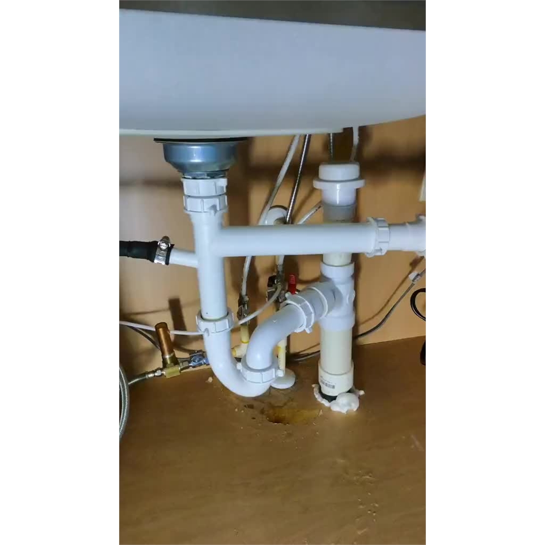 Clearing a blockage in a kitchen sink drain line 😁🤙 Plumber Plumbing ...