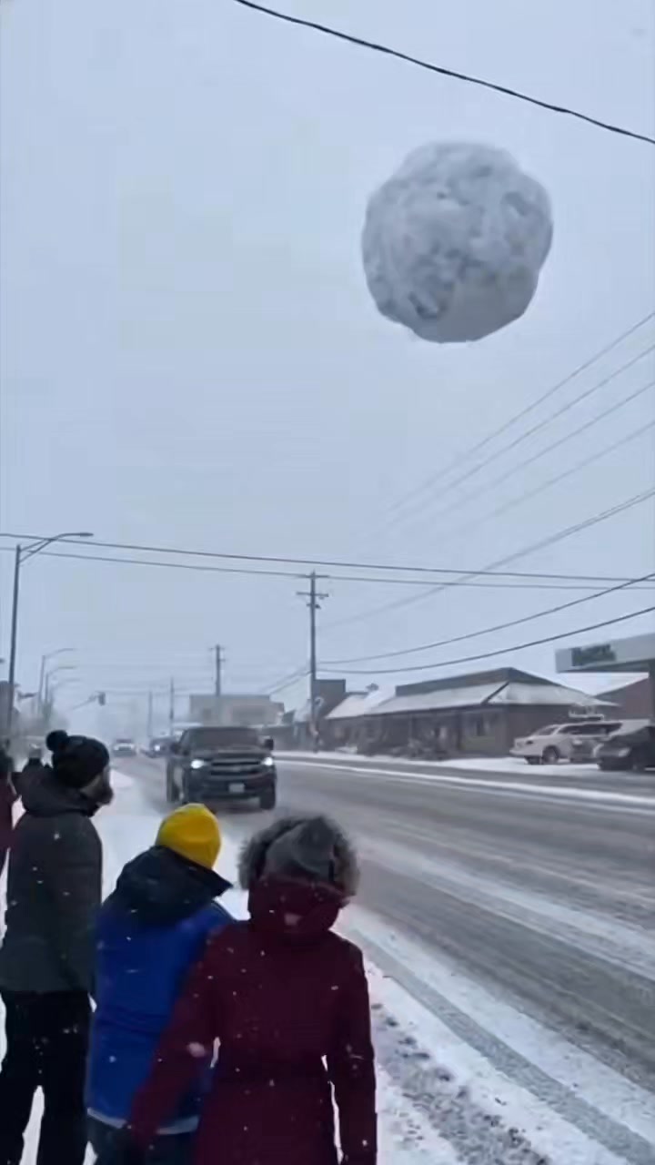 Beaver, Utah - shocking cellphone footage shows giant snowballs falling ...