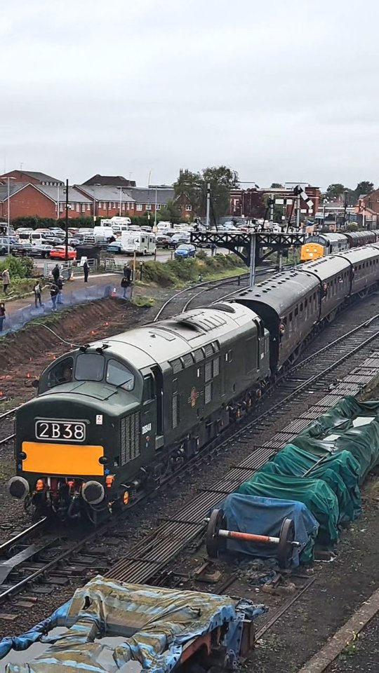 British Railway's Class 37 D6948 (37 248) departs Kidderminster Town ...