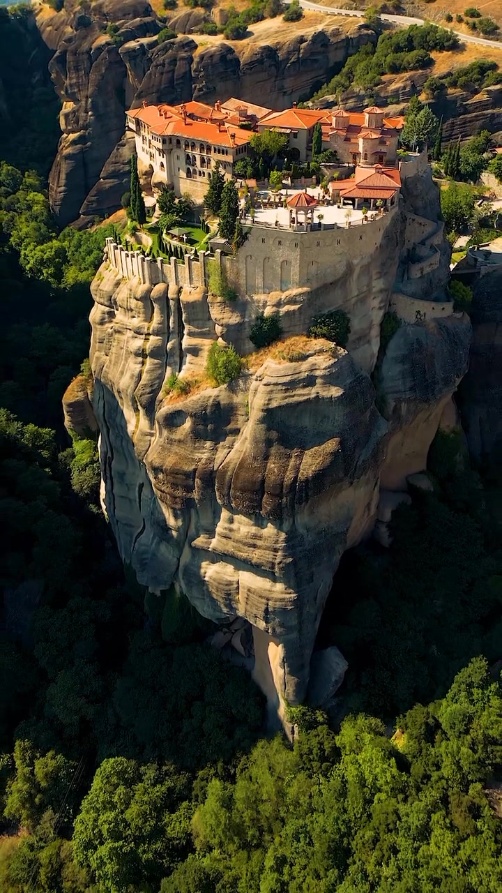 🏰 Meteora Monasteries, Greece — “Suspended in the Air” 📍 Location ...