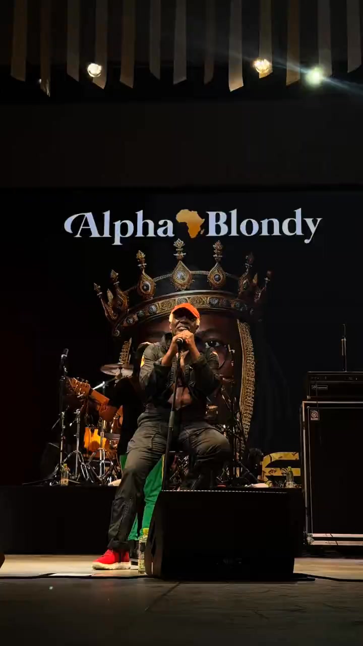 Performance de Alpha Blondy à l’occasion de l’#exposition #Universelle ...