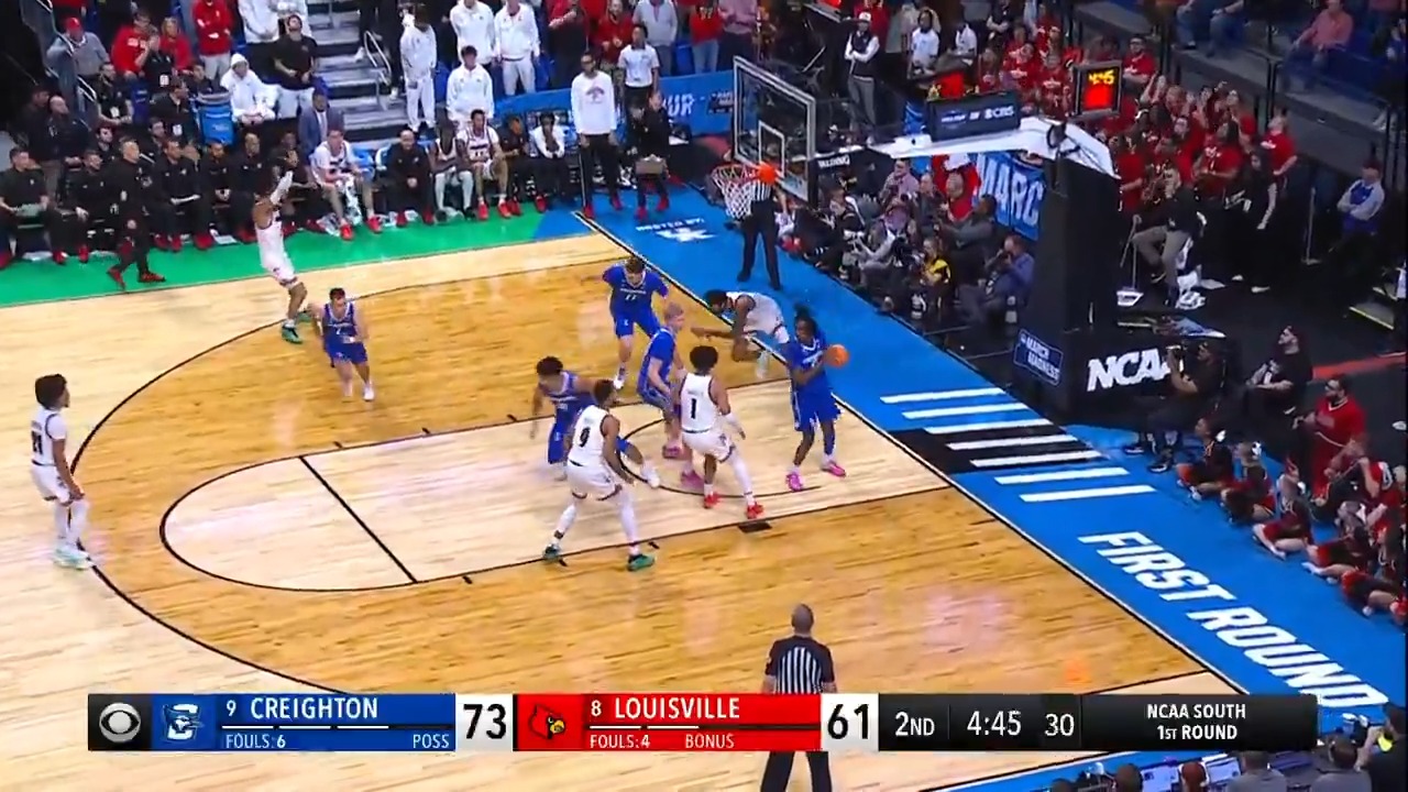 🚨 Dangerous! 🚨 A water bottle was thrown from the stands and landed on ...