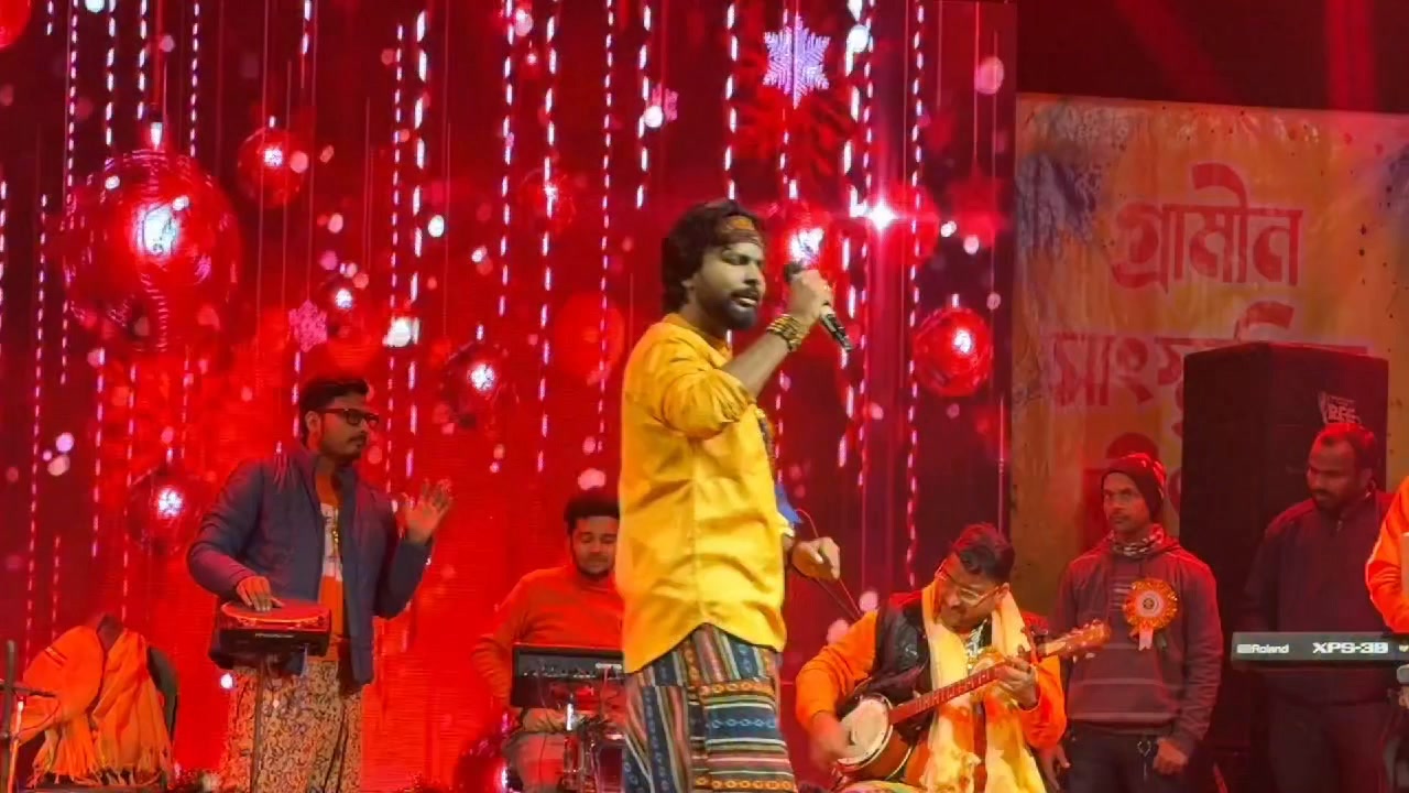গান চলতে চলতে দর্শকের এরকম অপমান !! #AudienceLove #NotAnInsult # ...