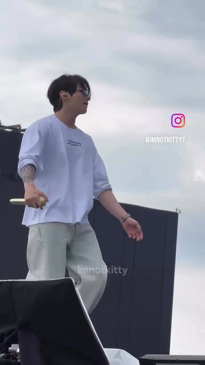 Jungkook looks so good in light colours and his Hublot watch of