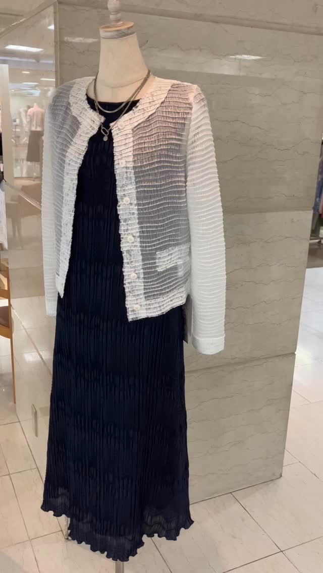 4階婦人服売場 ユキ トリイ , ユキ トリイ 定番のプリーツシリーズ 夏から秋口までを意識したモノトーン色 ジャケットやカーディガンで色 なシーンでお召しいただけます , 岡山高島屋 okayamatakashimaya, ユキトリイ 新作 ワンピース 岡山タカシマヤ