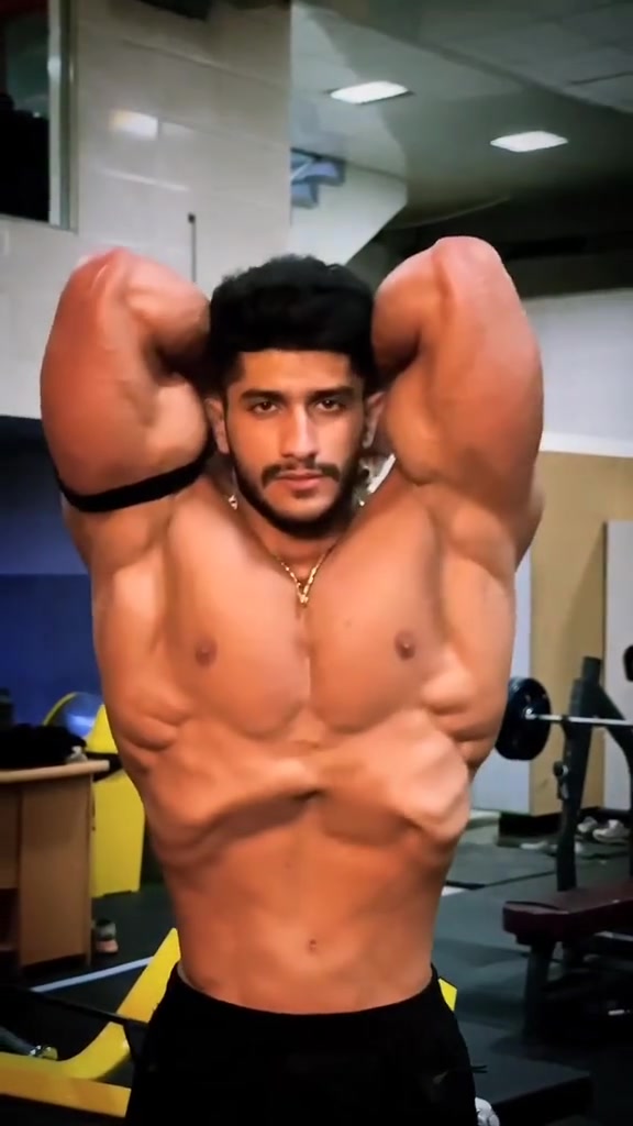 Big Biceps #bodybuilder #fitnesstar #posing #pecs #muscleflex # ...