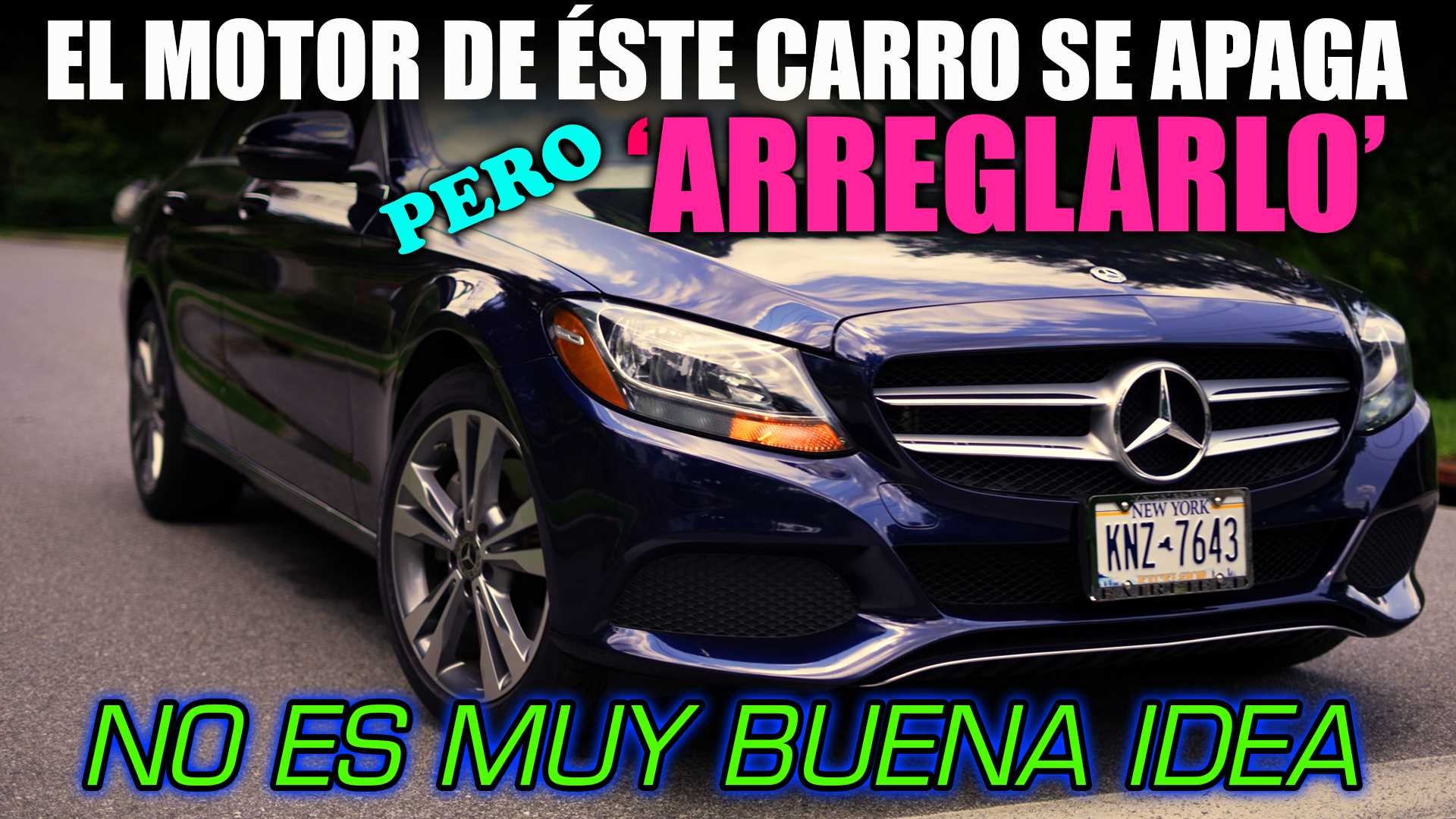 Persona tocando un auto para diagnosticar