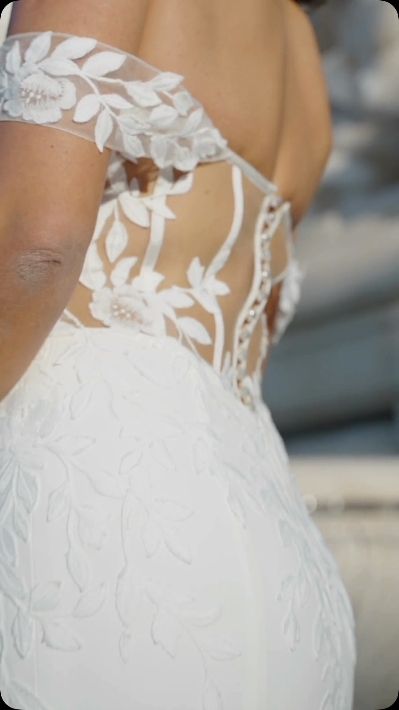 🤍This is the beautiful Caracalla by @dandolondon 🤍, Caracalla is a Crepe fit and flare strapless gown with a boned bodice with a sweetheart neckline. It has bardot sleeves, flower & leaf appliques 