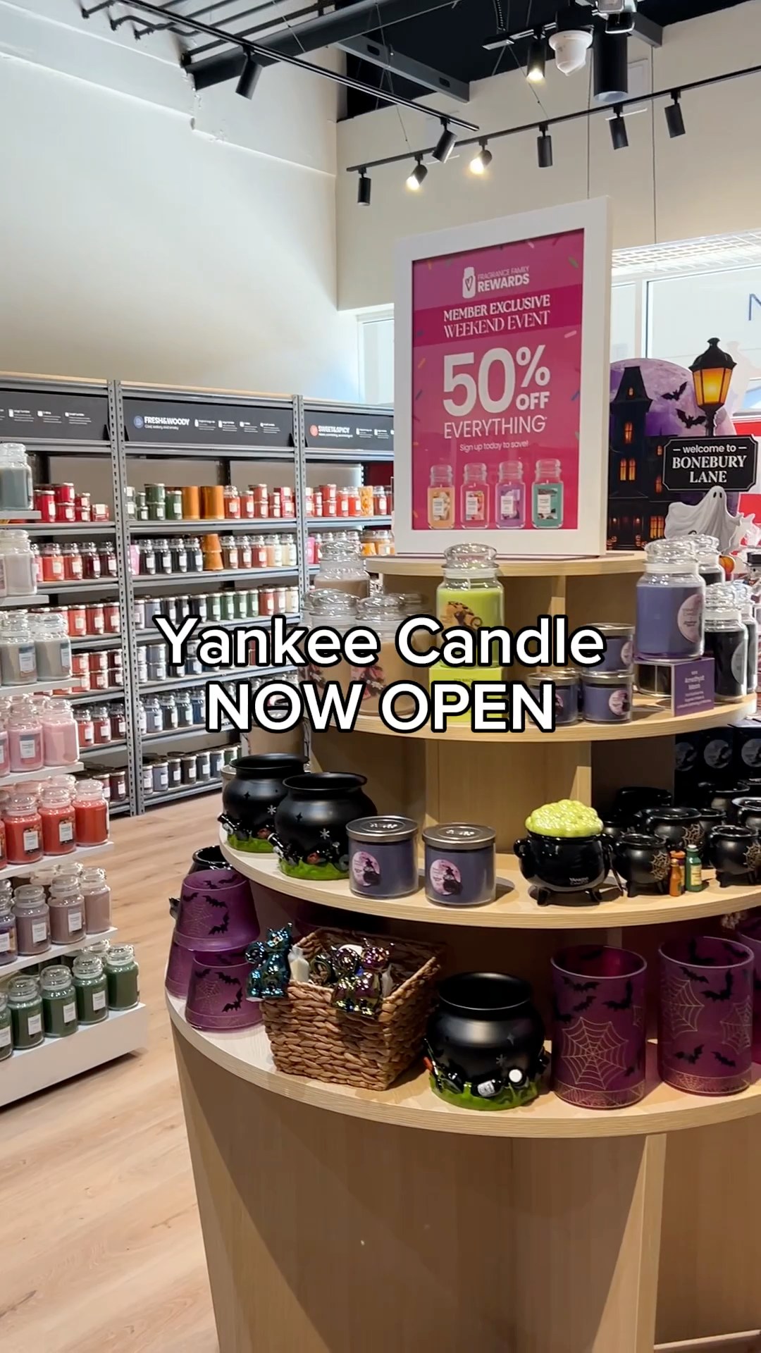 Yankee Candle is now open! Stop by for your favorite candles, fragrances & seasonal scents. , #yankeecandle #newstoreopening #chicagopremiumoutlets | Chicago Premium Outlets