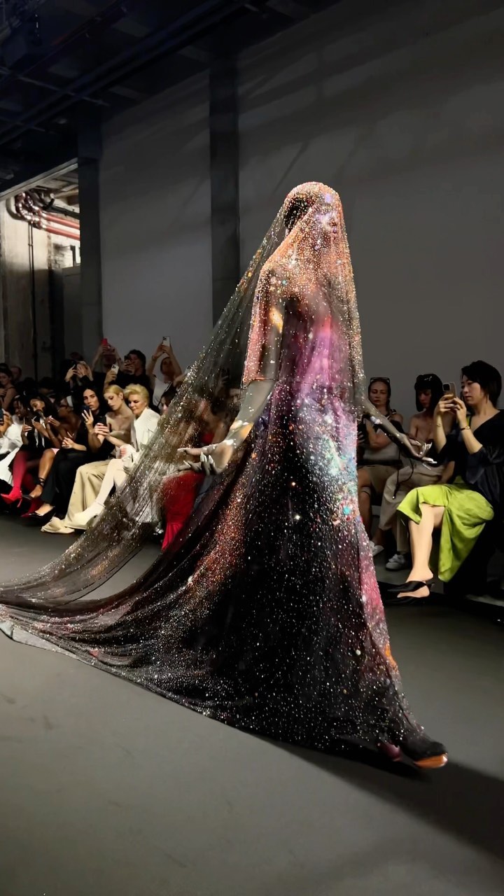 robert wun space dress adorns couture gown with kaleidoscope of colourful balloons: https://www.dezeen.com/2026/07/15/robert-wun-haute-couture-dress -balloons-childsplay Wun couture Colour:Wavy Baby __tab4:wash-care-more-info Beach Chiffon Wedding Dress Size medium measures 52.50