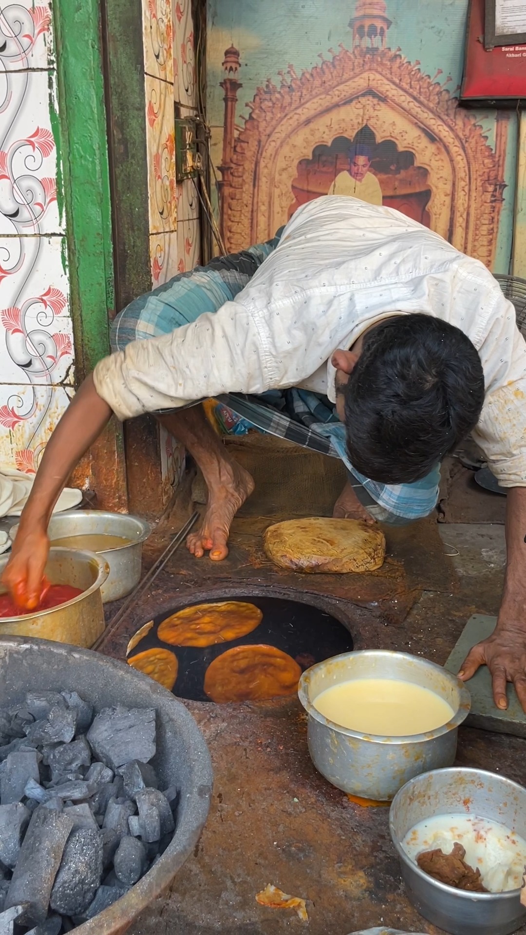 Artistic Sheermal making in Nawab City of Lucknow | Thefoodiebae