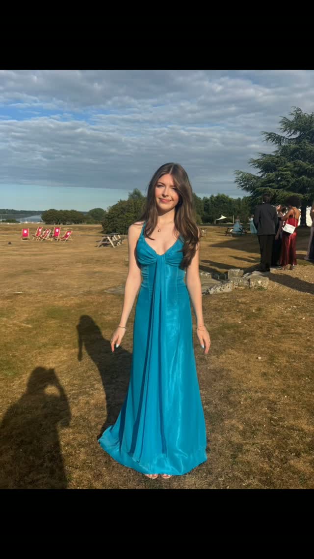 formal dresses review #dresshire #dresshiresuffolk #thatdress #promdress #review | Kiss Dress Hire Less than price