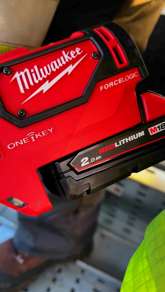 Like Butter 🧈 The Milwaukee M18 HCCT making these 300mm’s look like ...