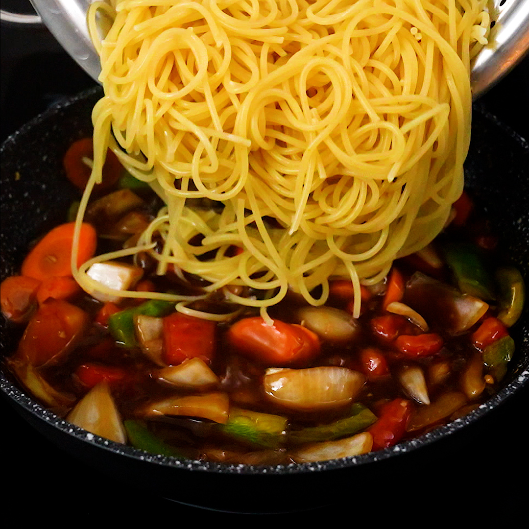 A famous Chinese chef taught me how to make such delicious pasta ...