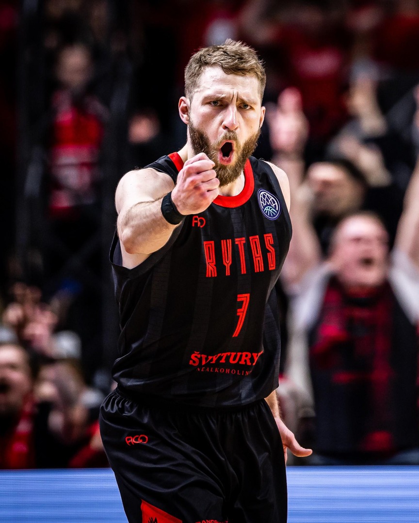 The kind of player every team wants - a true Rytas warrior! 🖤🤍 Best of ...