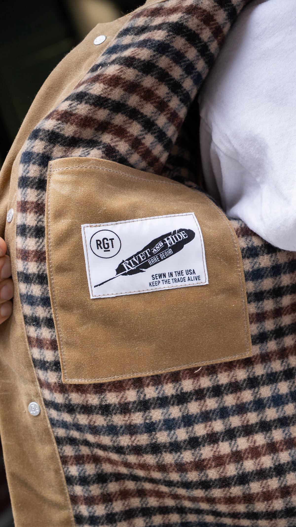 The Explorer jacket from RGT comes in a waxed, deep olive 8 oz. US 