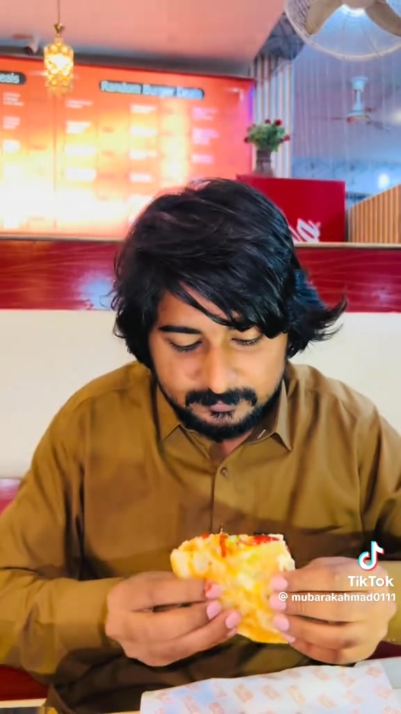 Retro Fast Food Cafe | Chishtian Mandi