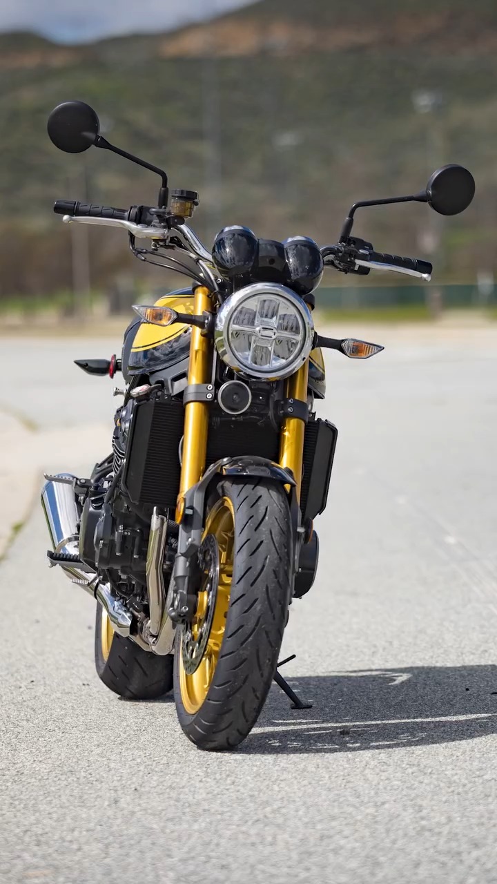 1970'lerin efsanesi ikonik Z1'in içgüdüsel ruhuyla eşleşen Z900RS