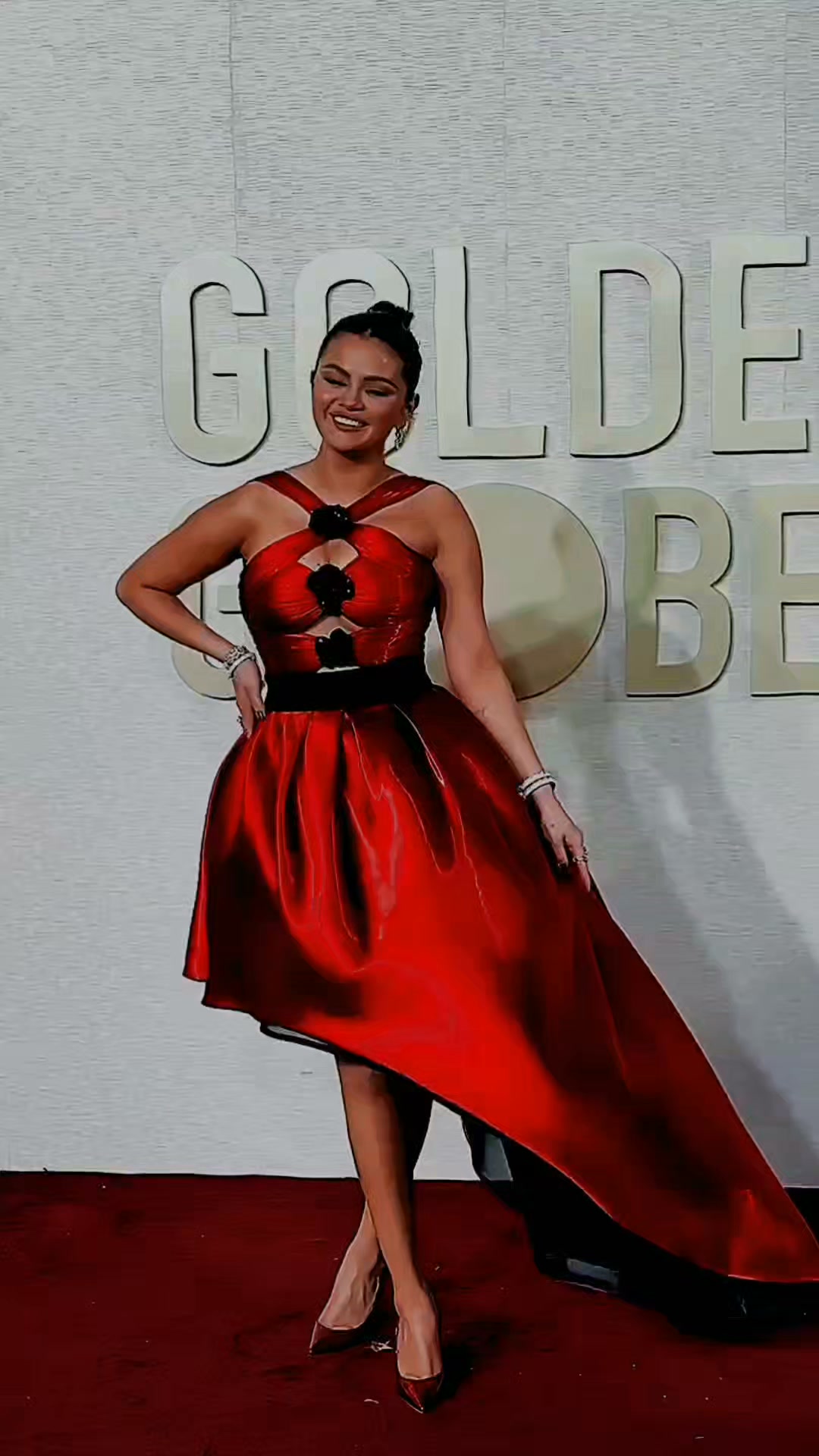 selena gomez red dress golden globes $20,000 Gown at Style Breakdown selena gomez red dress 2015