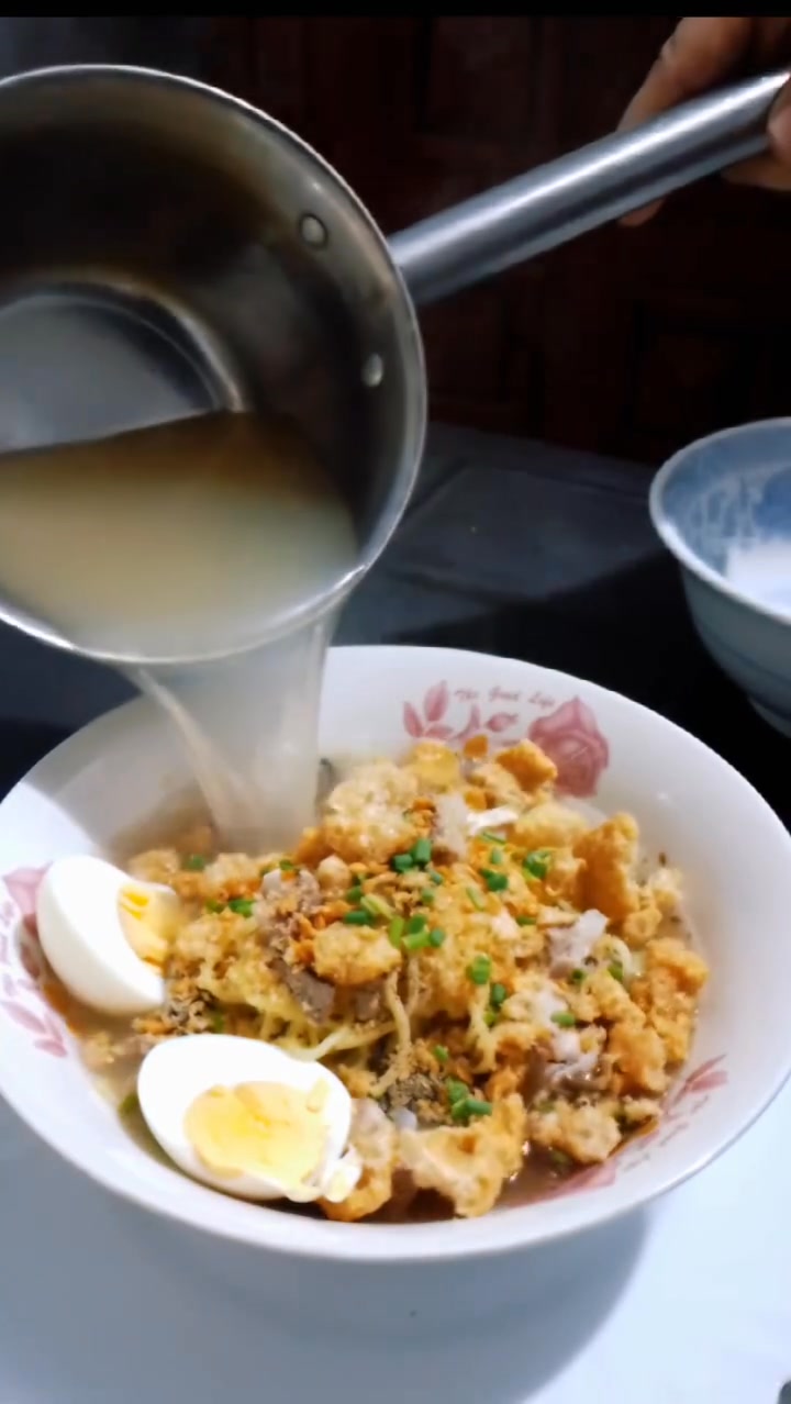 The Authentic Iloilo La Paz Batchoy | Angono