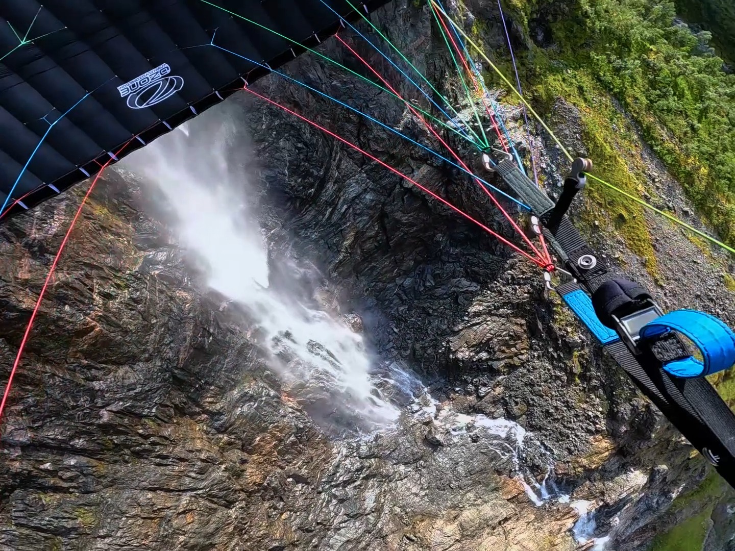 GoPro: Massive Ropeswing Double Baclflip POV | 完璧な空中でのボディーコントロール 👌 タホー湖 ...