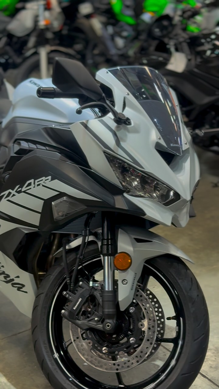 🏍️ Kawasaki ZX-4RR: Small Displacement, Big Attitude 💚 Meet the