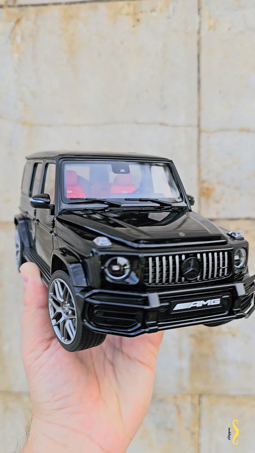 Straight out of the box. 📦 The Mercedes-AMG G 63 4x4² 1:18 NZG