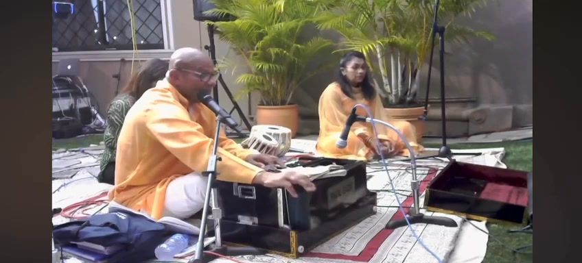 Balroop Roopchan supported by Saraswati Kirtan Mandali chorus at ...