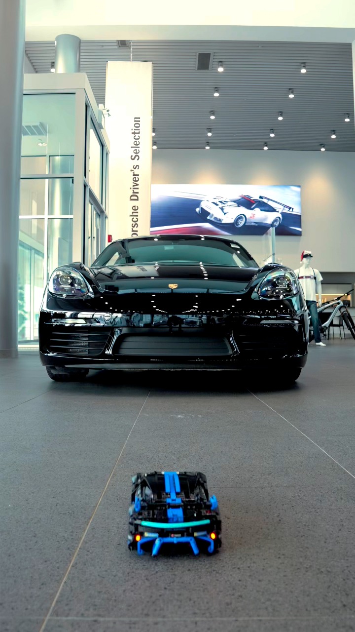 A new take on E-Performance. The miniature remote control Porsche
