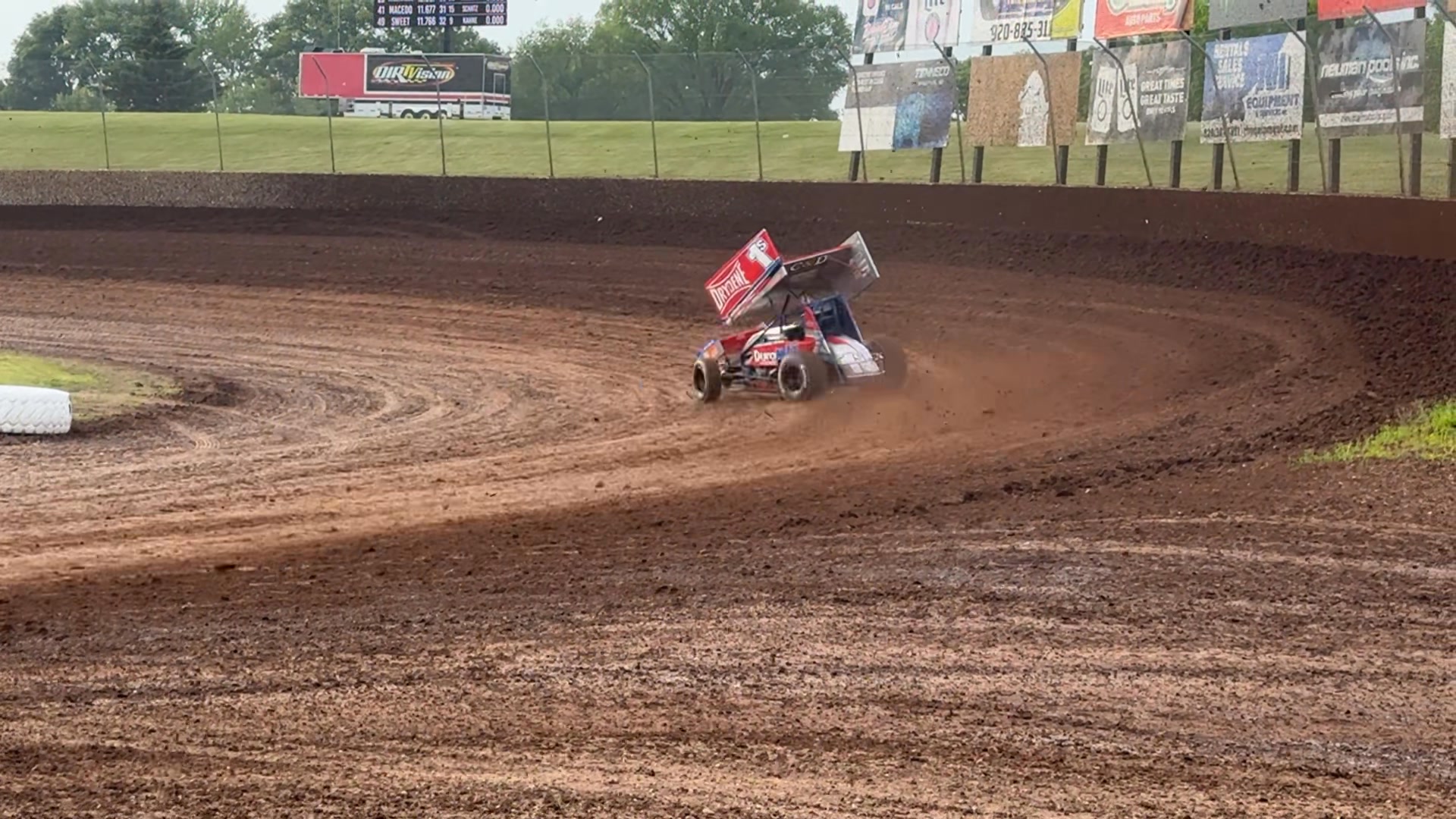 No sight better than Sprint Cars just throwin’ it into a corner 🤘 ...