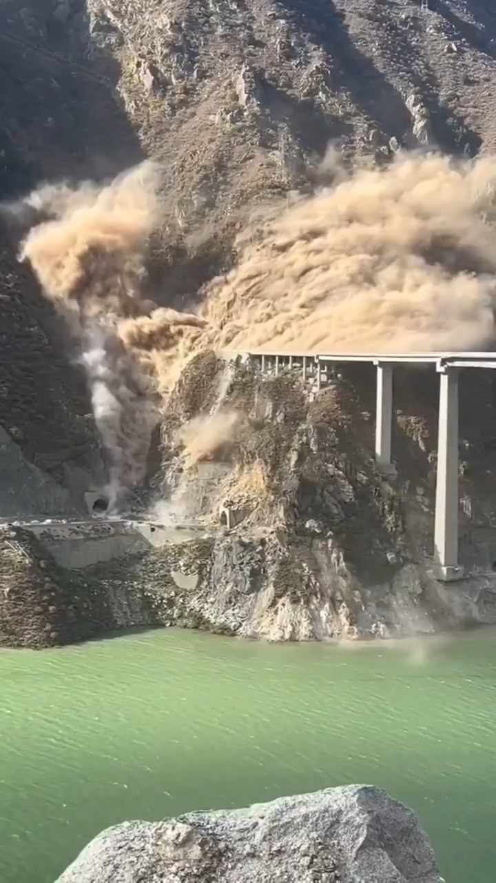 urgente-se-derrumb-el-puente-hongqi-de-758-metros-de-largo