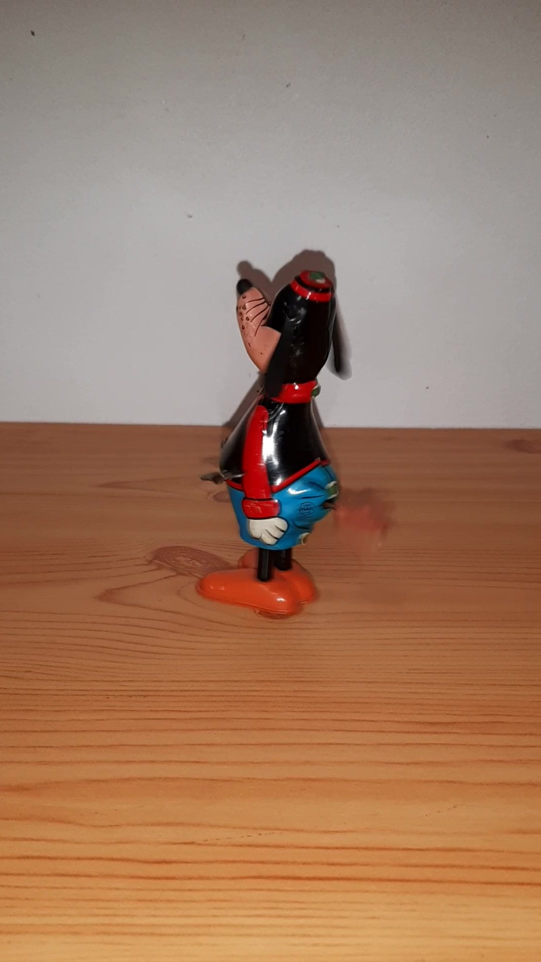 Walt Disney Goofy Wind Up Tin Toy with Whirling tail (Linemar