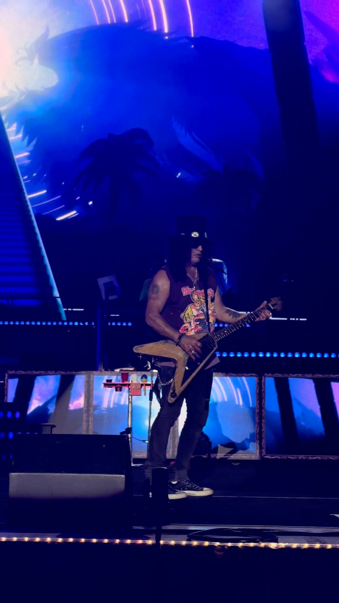 May 20 2025 #bahrain #banama 🇧🇭 Slash Guns N' Roses 🎩 🤘🏻 🎸 🌹 #Slash # ...