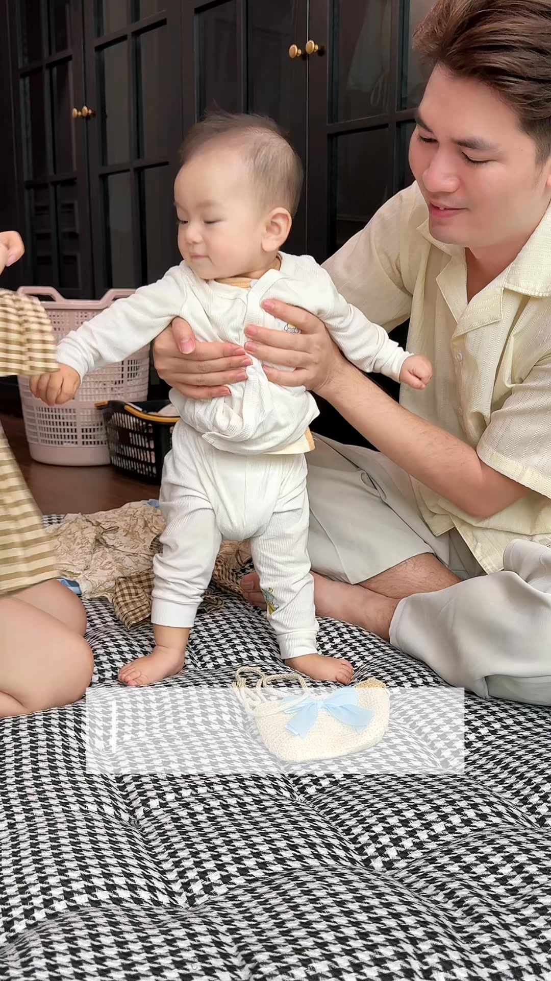 Hôm nay con có đồ mới 😍 #tieuan #embetieuan | Đỗ Hà An | Facebook