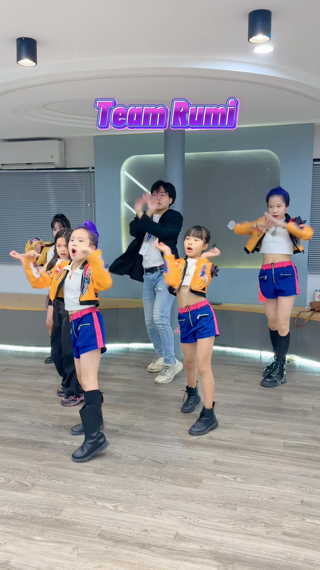 HUNTRIX - ‘Golden’ ️ Team Zoey, Mira or Rumi? | Follow BABY WARRIORS để ...