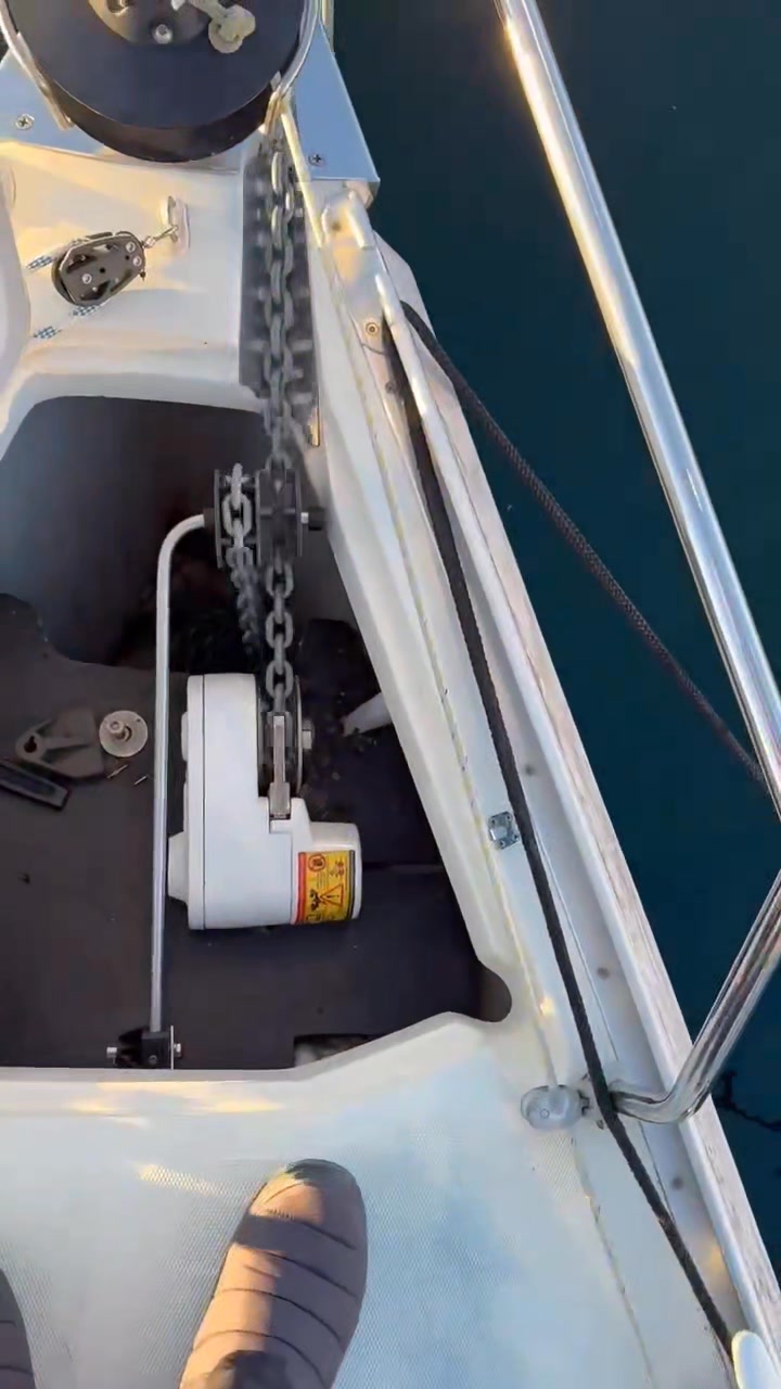 Another Hanse with the TEVDesign ChainHelper installed! ⚓ This boat is ...