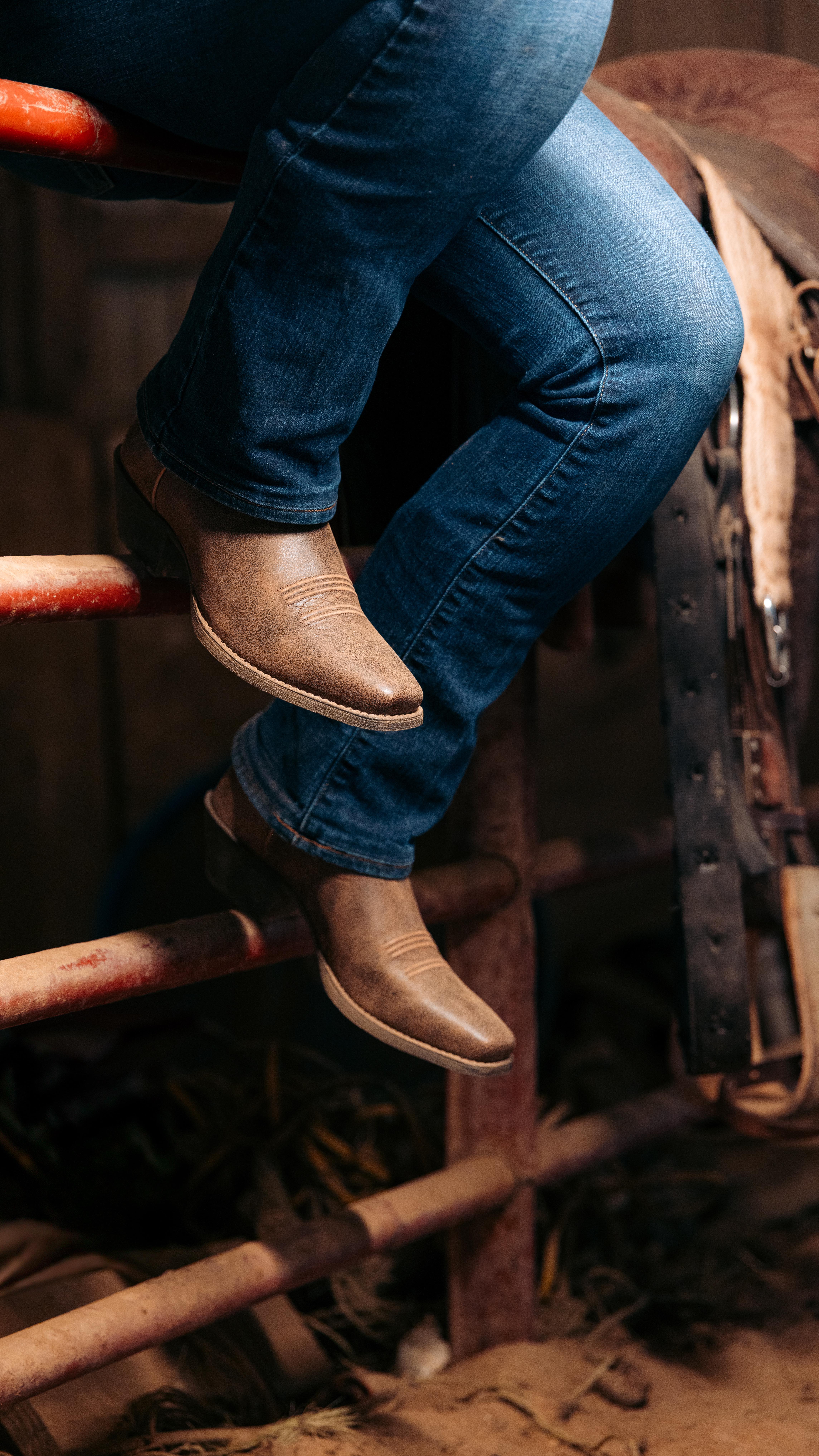 Ariat has a history of never compromising on quality. Soon after riders ...