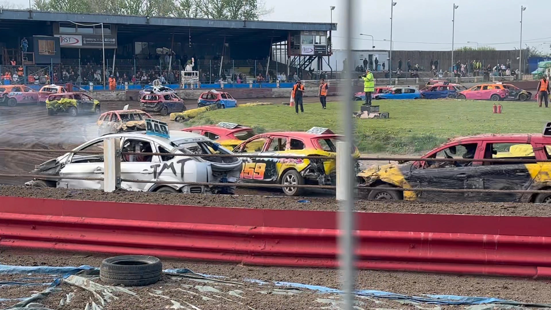 Red and chequered in the Final with the leading 262 Rob Bugler getting ...