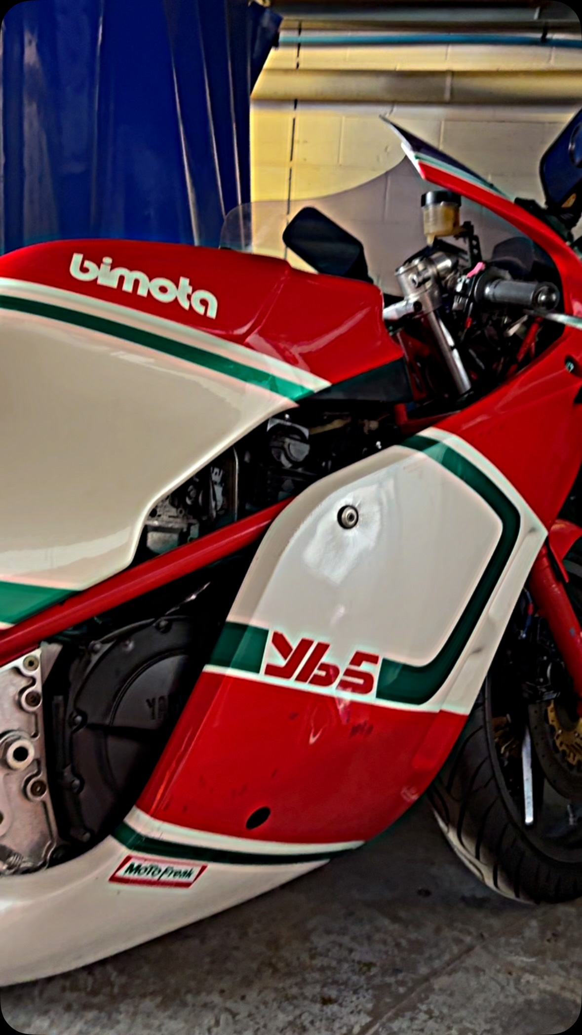 Centrepoint - Kawasaki ZXR400 1995 This iconic bike was a game
