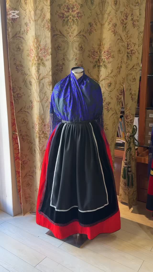 Nuevo encargo que se va para Miranda... Delantal de sarga con ruedo de ...