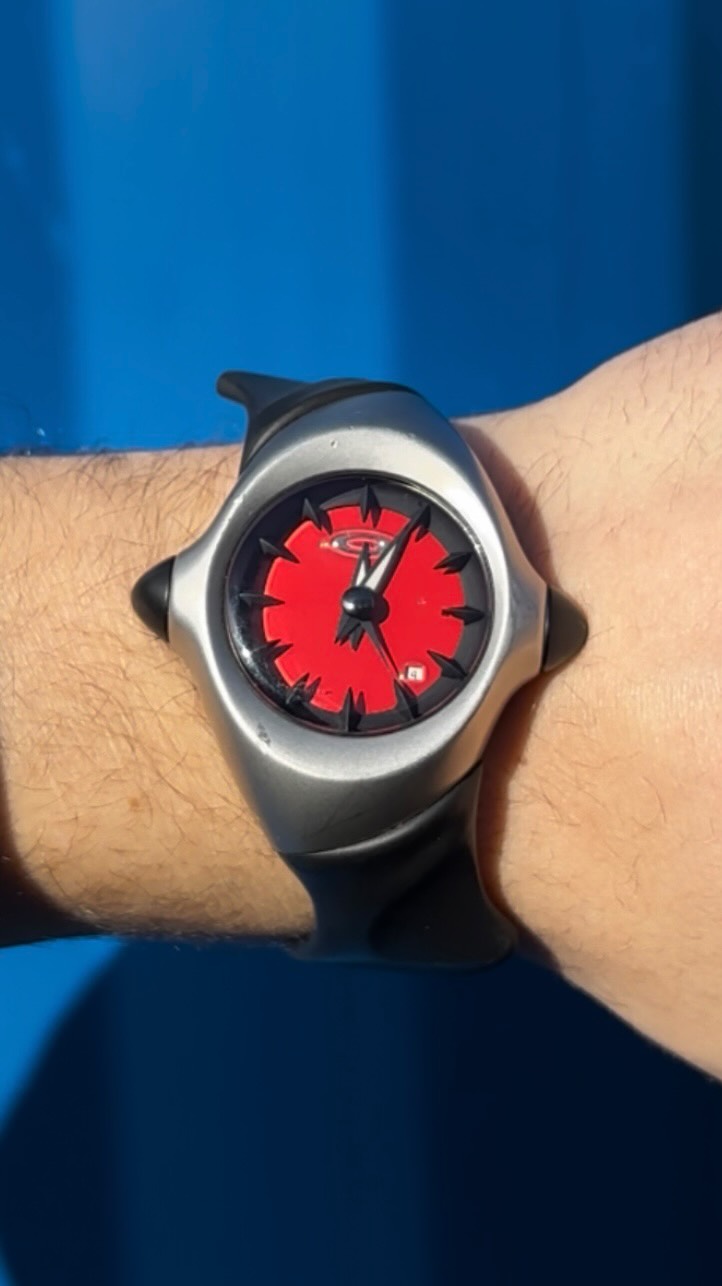 Vintage 2002 Oakley Crush 2.0 Watch Link in bio #ukstreetwear